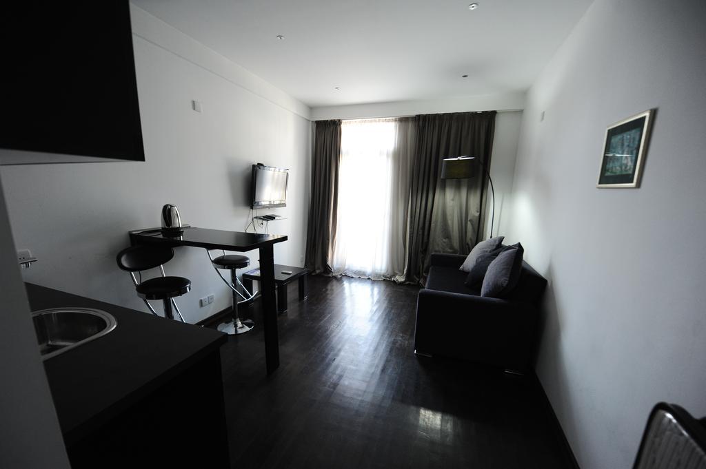 Black-White Rooms Batumi Luaran gambar