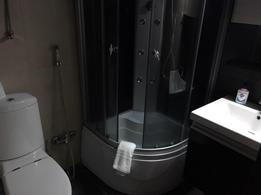 Black-White Rooms Batumi Luaran gambar